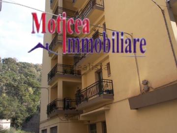 Appartamento in vendita di 141 m² in Via Fiumara, 1