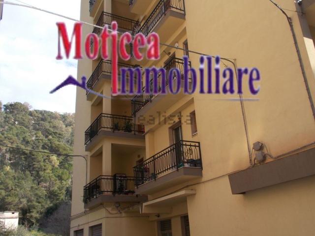 Appartamento in vendita di 141 m² in Via Fiumara, 1