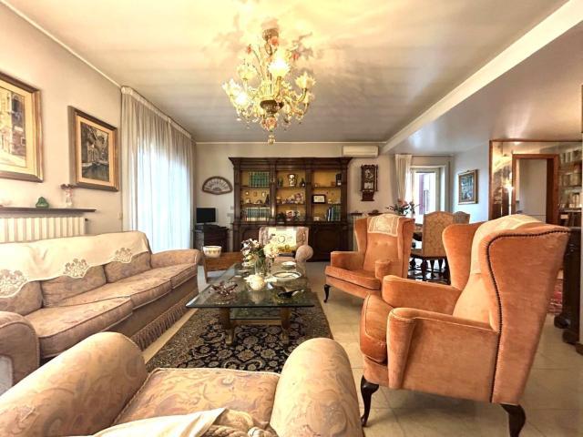 Appartamento in vendita di 141 m² in Via San Giuliano