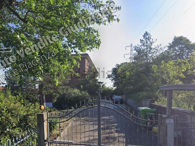 Appartamento in vendita di 141 m² in Via Partigiani D&apos Italia