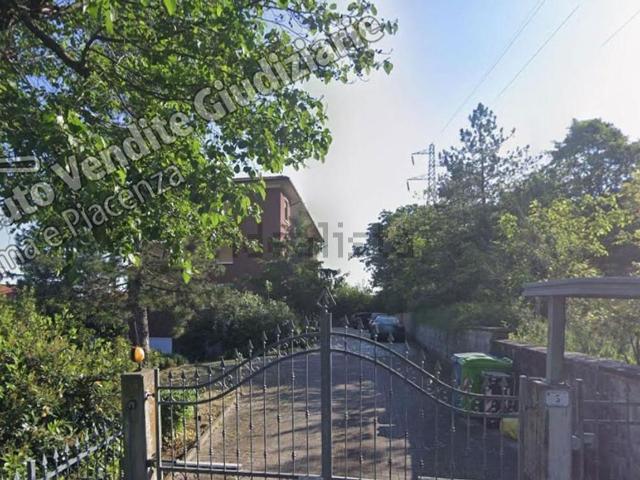 Appartamento in vendita di 141 m² in Via Partigiani D&apos Italia