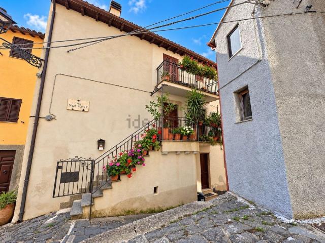 Appartamento in vendita di 141 m² in Via Roccalvecce, 52