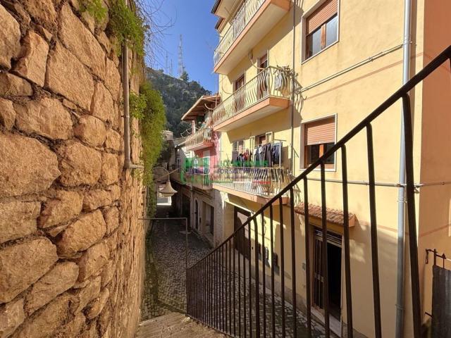 Appartamento in vendita di 141 m² in Via Tirella, 211