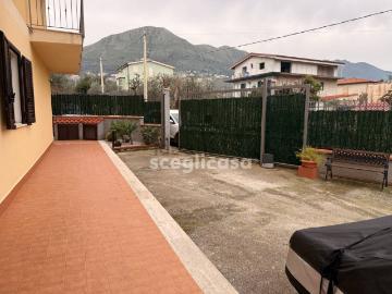 Appartamento in vendita di 141 m² in Via Ugo Foscolo, 9
