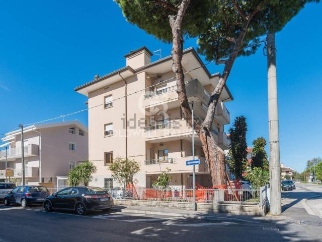 Appartamento in vendita di 141 m² in Viale Vado Ligure, 27