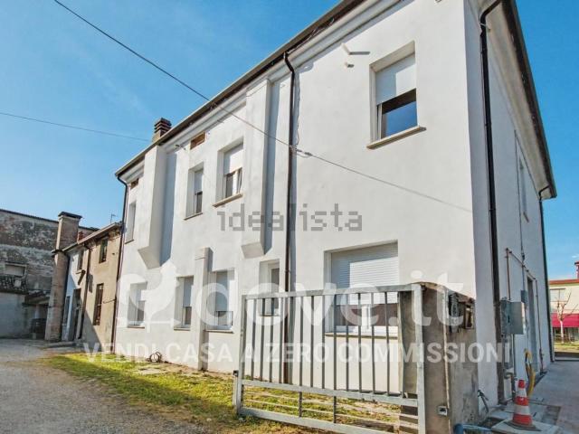 Appartamento in vendita di 141 m² in Piazza Caduti della Repubblica, 154