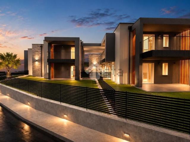 Appartamento in vendita di 142 m² in Via Comboni