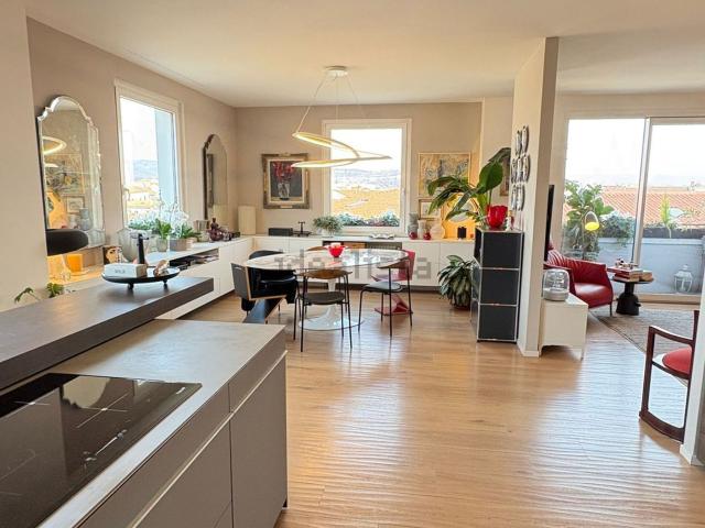 Appartamento in vendita di 142 m² in Via Adigetto, 21