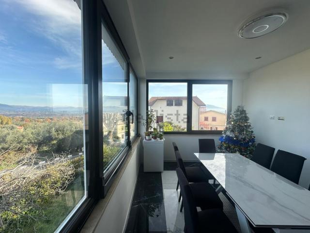 Appartamento in vendita di 142 m² in Via di Valle Perugina