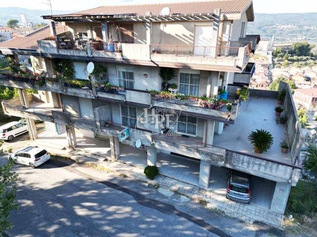 Appartamento in vendita di 142 m² in Via M.Ceravolo, 63