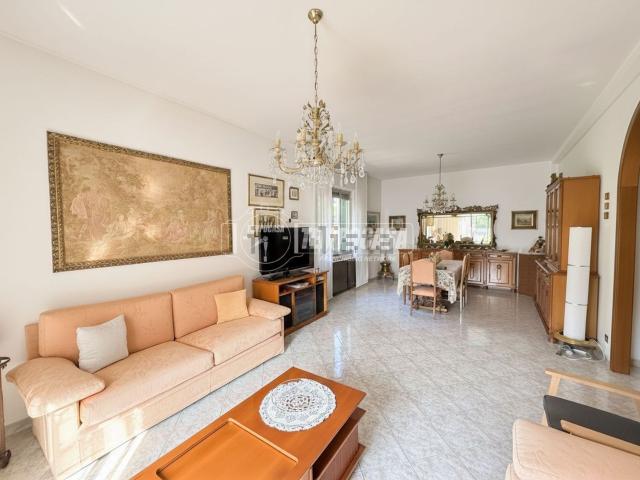 Appartamento in vendita di 142 m² in Via N. Paganini, 22