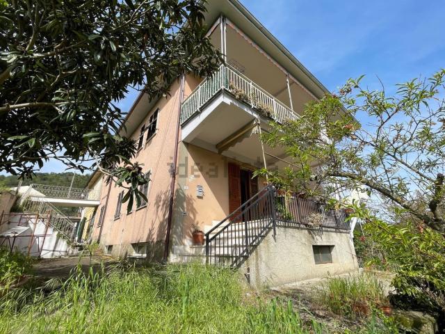 Appartamento in vendita di 142 m² in Via Nino Bixio