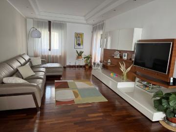 Appartamento in vendita di 142 m² in Via Sacerdote Cozzolino Benedetto, 4