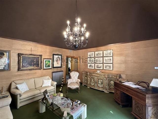 Appartamento in vendita di 142 m² in Via Scipione Crisanzio