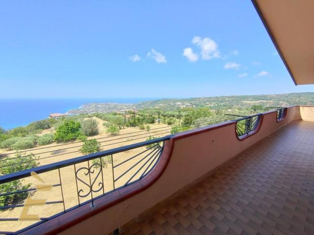 Appartamento in vendita di 143 m² in Via Chiesa