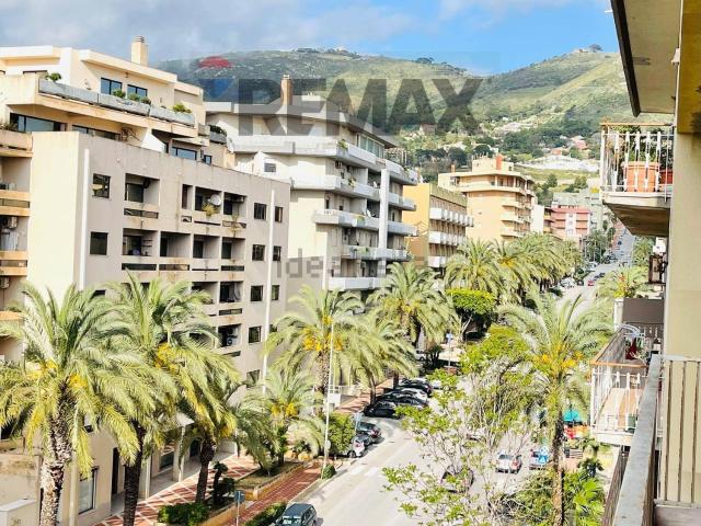 Appartamento in vendita di 143 m² in Via Alessandro Manzoni, 28