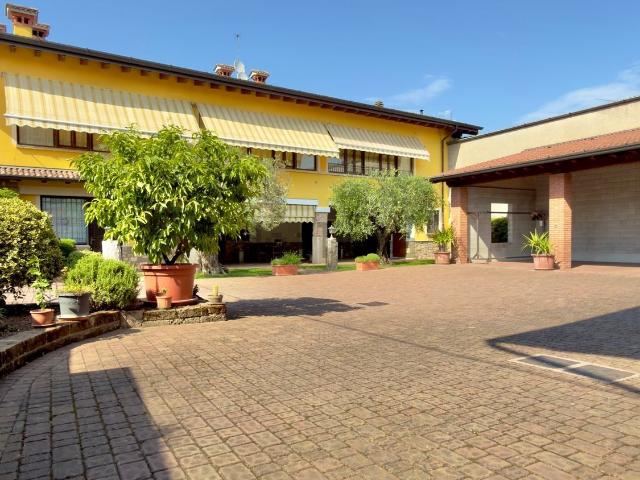 Appartamento in vendita di 143 m² in Via Bolognina, 43