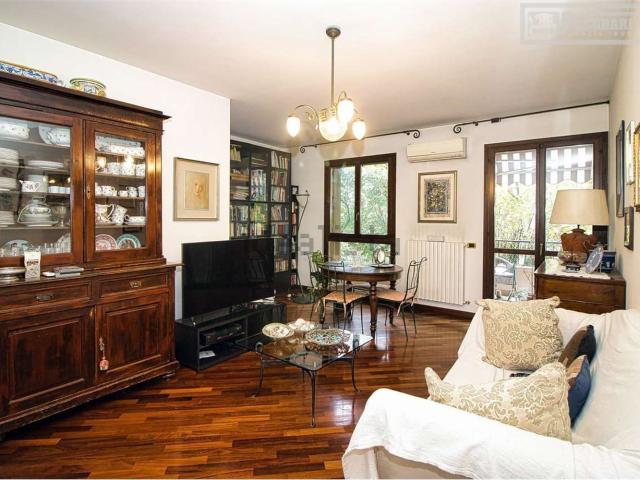 Appartamento in vendita di 143 m² in Via Geminiano Rondelli