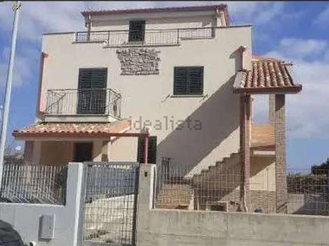 Appartamento in vendita di 143 m² in Via Generale Carlo Alberto Dalla Chiesa