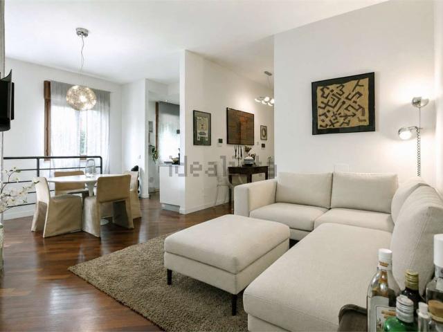 Appartamento in vendita di 143 m² in Via Giulio Silva, 24
