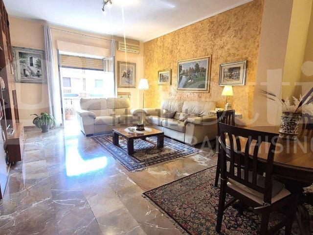 Appartamento in vendita di 143 m² in Via Giuseppe Albanese