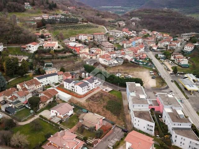 Appartamento in vendita di 143 m² in Via degli Alpini, 1