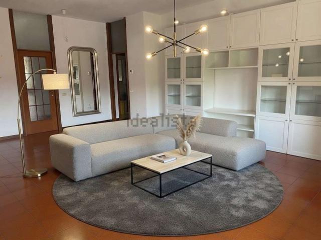 Appartamento in vendita di 143 m² in Via Ferrarese