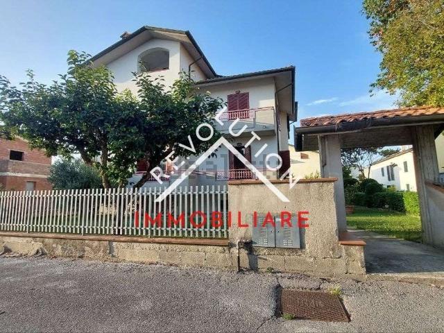 Appartamento in vendita di 143 m² in Via Fratelli Cervi
