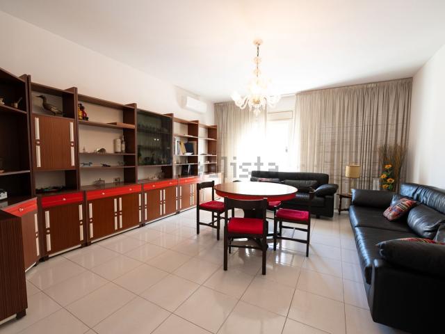 Appartamento in vendita di 143 m² in Via L. Lagrange