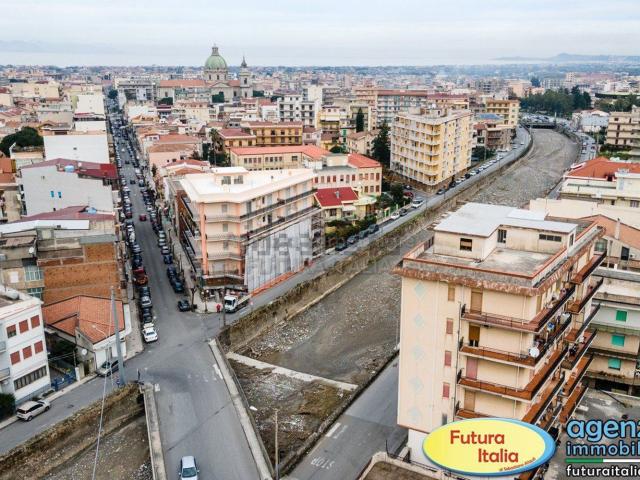 Appartamento in vendita di 143 m² in Via Longano
