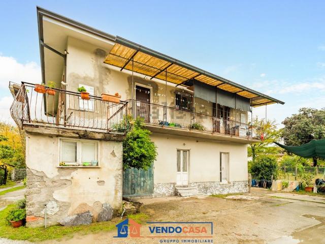 Appartamento in vendita di 143 m² in Via Luni, 19