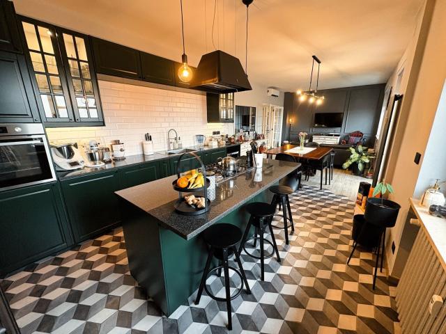 Appartamento in vendita di 143 m² in Via Michele Pavia