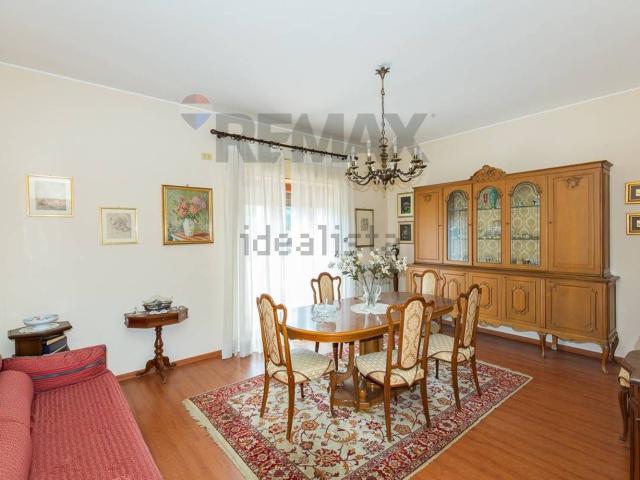 Appartamento in vendita di 143 m² in Via Salvo D&apos Acquisto, 6