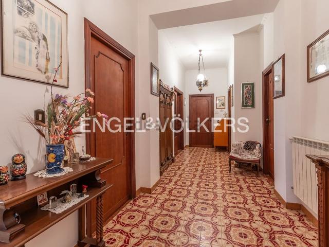 Appartamento in vendita di 143 m² in Via Stazione di Cesano