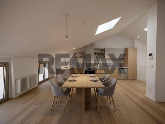 Appartamento in vendita di 143 m² in Via Pio Riego Gambini, 12