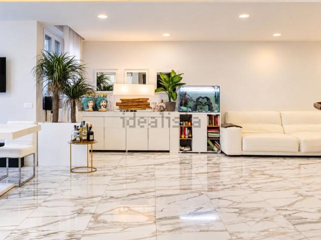 Appartamento in vendita di 143 m² in Via Trento, 38