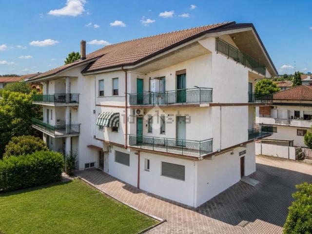 Appartamento in vendita di 143 m² in Viale della Unità D&apos Italia, 148
