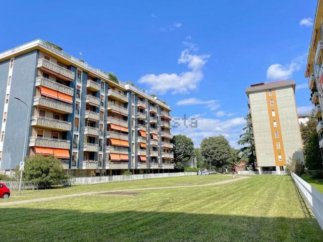 Appartamento in vendita di 144 m² in Via Giacomo Leopardi, 10