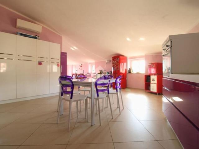 Appartamento in vendita di 144 m² in Via degli Edili