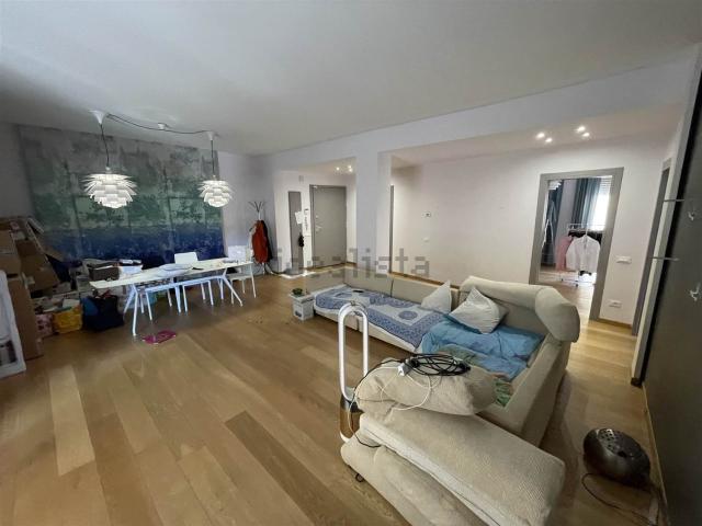 Appartamento in vendita di 144 m² in Via Sauli Pallavicino
