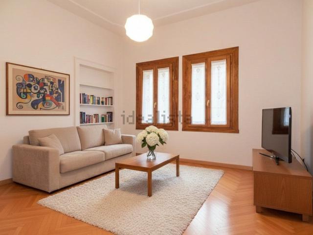 Appartamento in vendita di 144 m² in Via Quattro Novembre