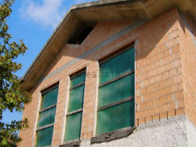 Appartamento in vendita di 144 m² in Via Ugo Foscolo