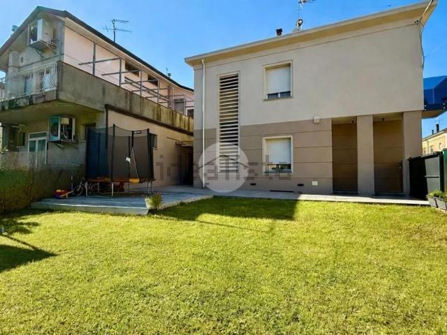 Appartamento in vendita di 144 m² in Via XXV Luglio, 17