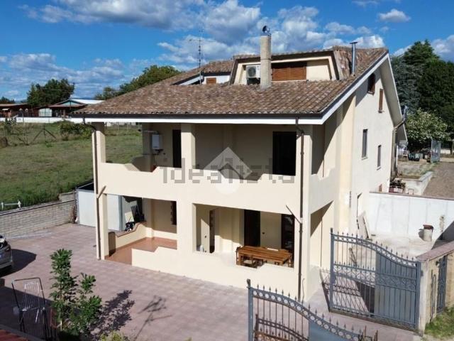 Appartamento in vendita di 145 m² in Via Colle Vallerano, 12