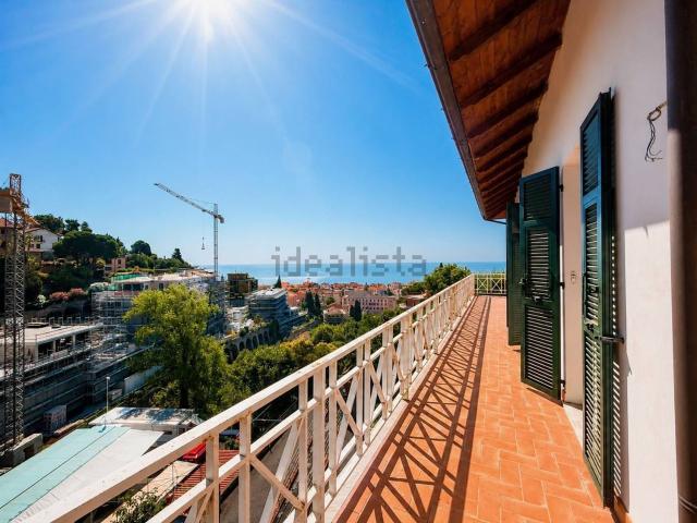 Appartamento in vendita di 145 m² in Via Adelasia