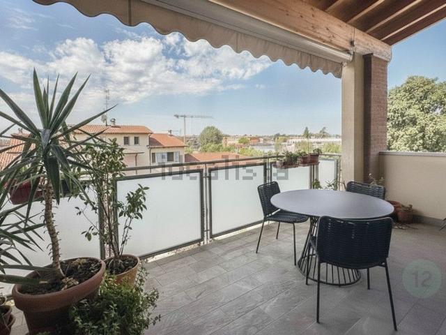 Appartamento in vendita di 145 m² in Via Alfeo Corassori