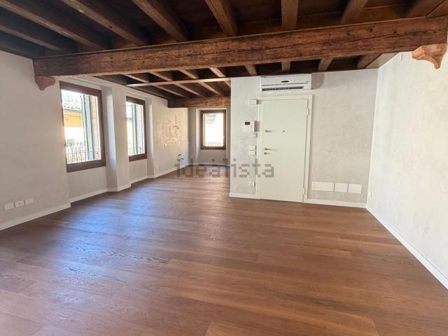 Appartamento in vendita di 145 m² in Via Barchetta, 12
