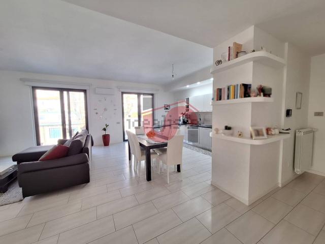 Appartamento in vendita di 145 m² in Via Bracanelli