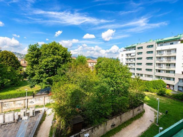 Appartamento in vendita di 145 m² in Via G. B. Berizzi, 9