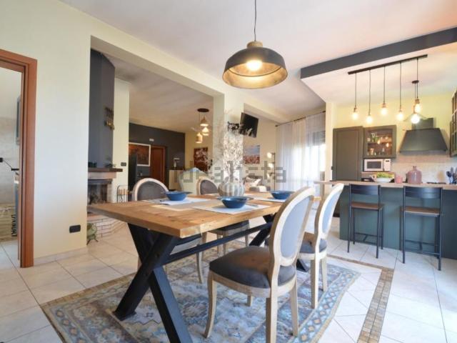 Appartamento in vendita di 145 m² in Via G. Crognale, 24